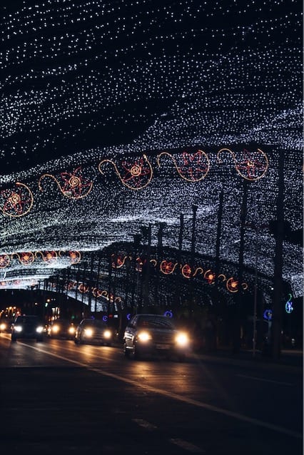 Túnel da Praça Tamandaré, no Setor Oeste, é tradicional decoração de natal de Goiânia | Foto:  Paula Falcão
