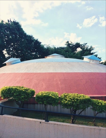 Parte de trás de um dos teatros do Centro Cultural Martim Cererê