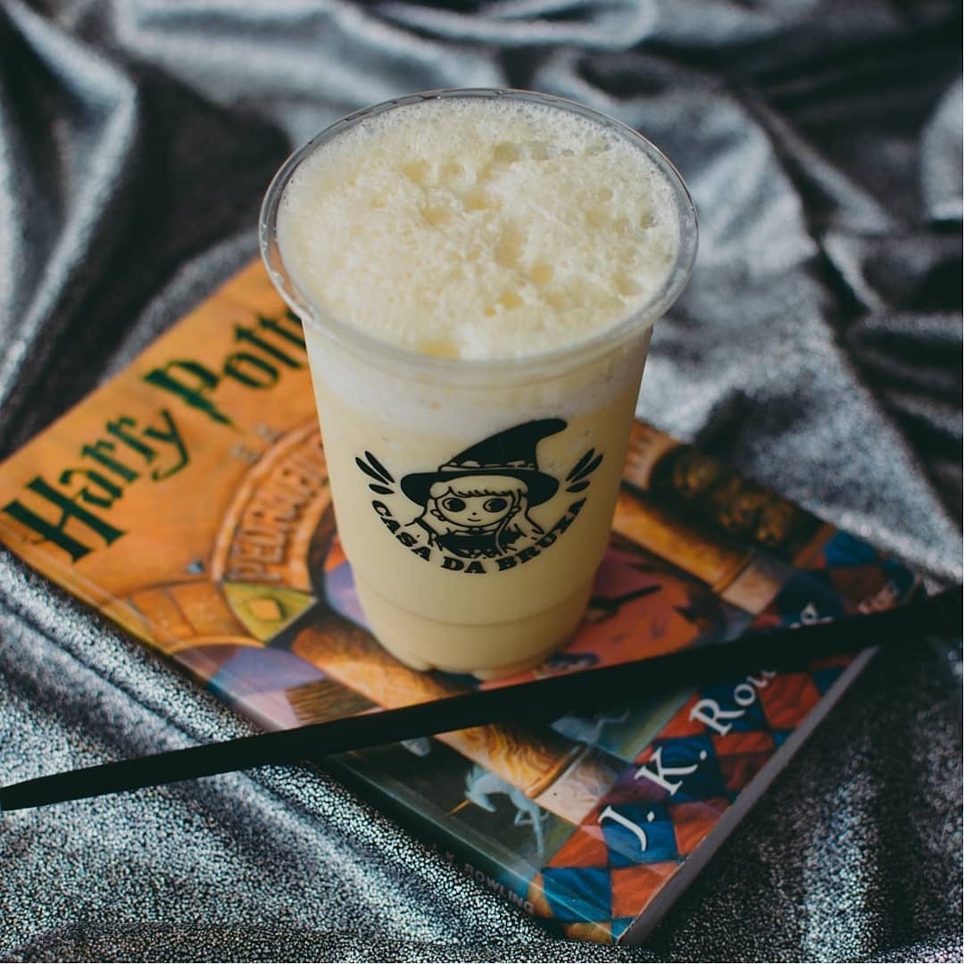 Cerveja amanteigada do Harry Potter feita pela Casa da Bruxa