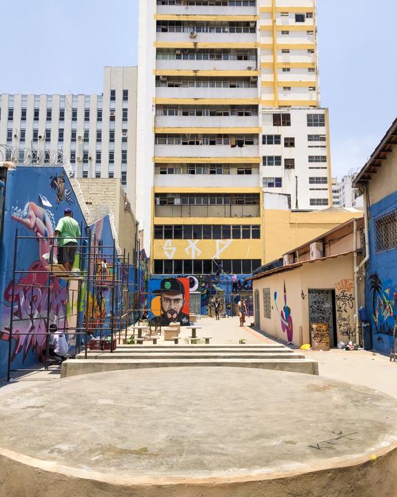 Beco da Rua do Lazer que receberá atividades culturais ganha grafites