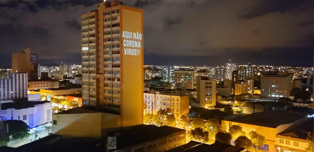 Projeto Abraço à Distância: positividade através de projeções em Goiânia