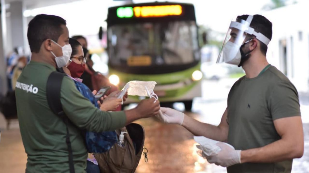 Campanha de Combate à Propagação do Coronavírus: Começa distribuição de máscaras N95 para usuários do transporte coletivo