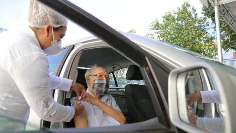 Goiânia realiza vacinação a partir de 71 anos nesta terça-feira (23/3)