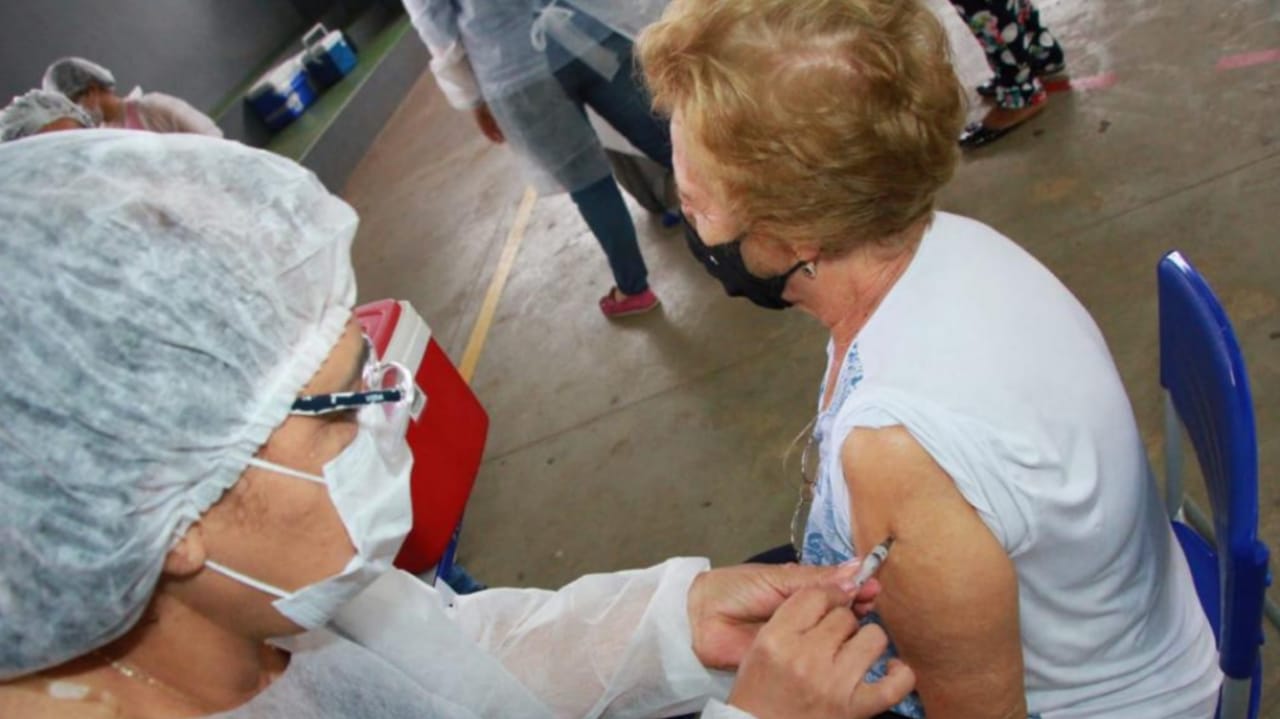 Goiânia vacina idosos a partir de 75 anos no início da próxima semana