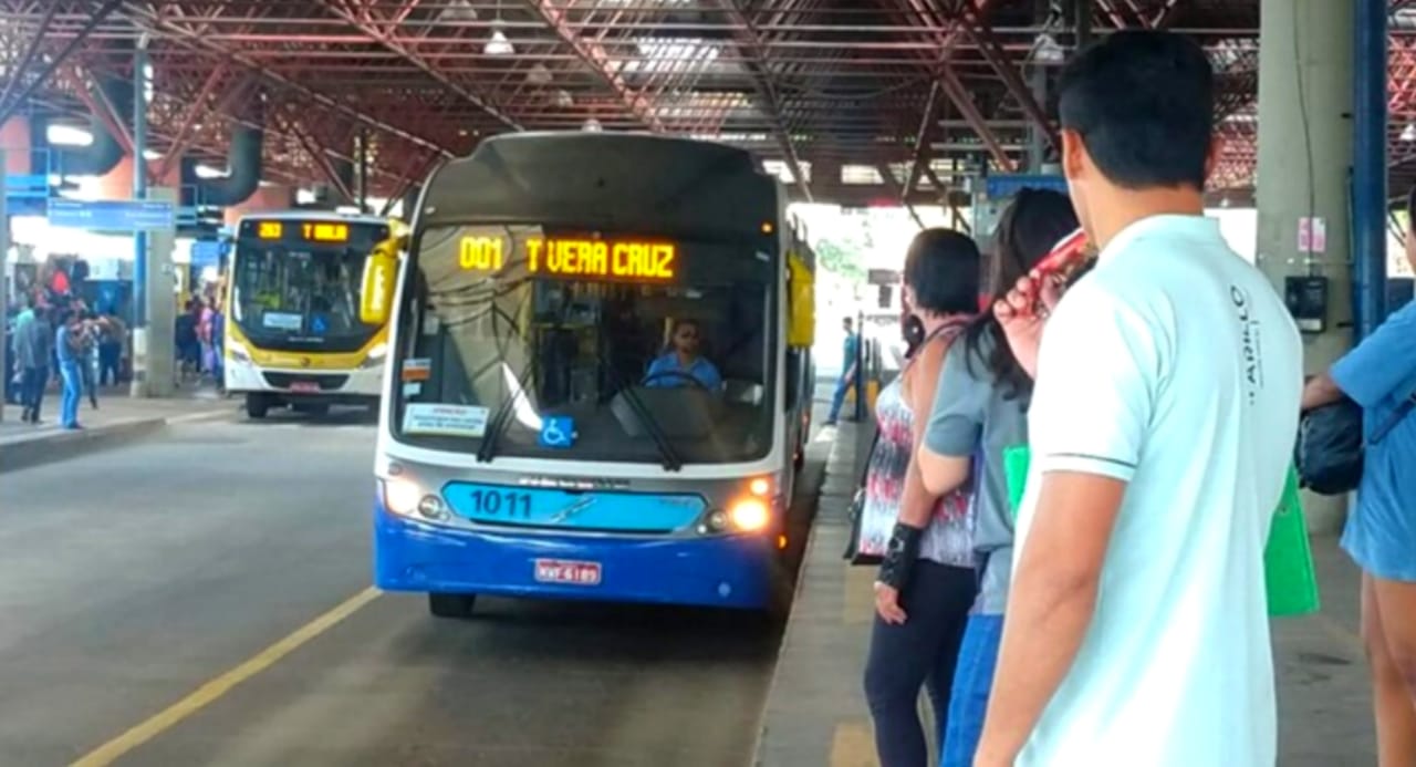 Trabalhadores essenciais terão embarque prioritário em ônibus de Goiânia