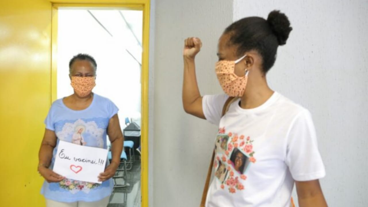 Vacinação em Goiânia: idosos acima de 62 anos recebem 1ª dose