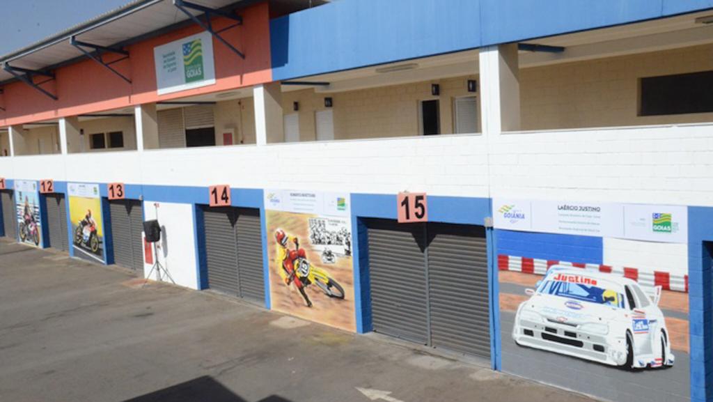 Autódromo ganha homenagem a personagens do automobilismo goiano