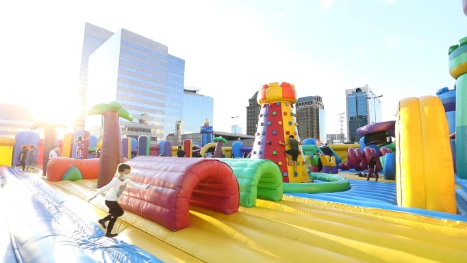 Goiânia recebe maior castelo inflável da América Latina: Jump Around no Flamboyant shopping