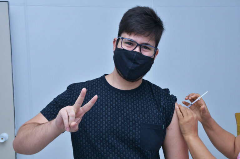 Aparecida inicia vacinação de jovens com 17 anos nesta quarta (15/9)