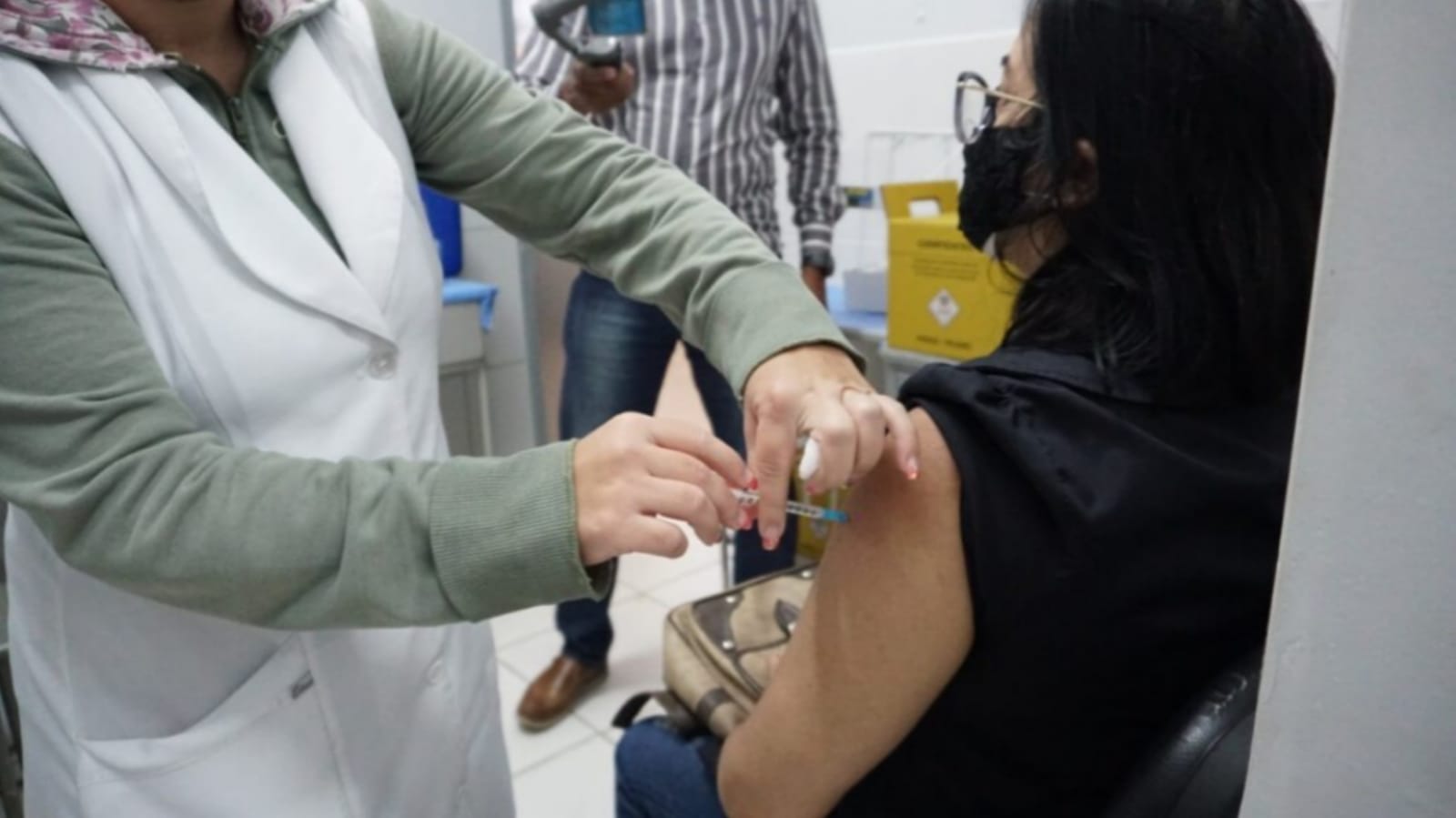 Goiânia tem mais de 50% da população adulta completa esquema vacinal