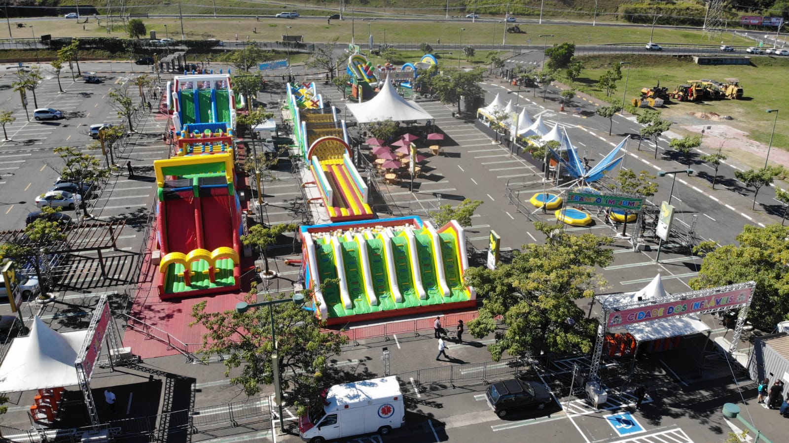 Maior parque de infláveis do Brasil inicia temporada em Goiânia