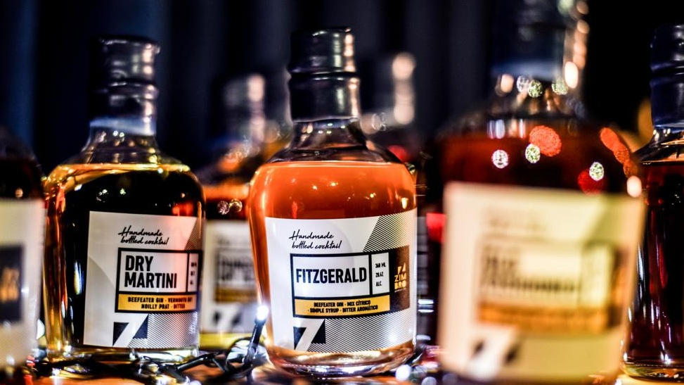 Zimbro Cocktails & Co apresenta linha de drinks engarrafados