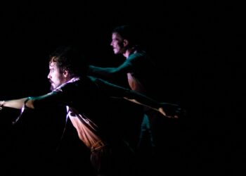 Ateliê do Gesto leva diferentes plateias ao teatro, em Goiânia