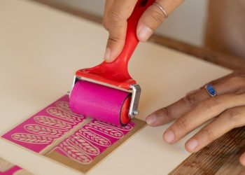 Escola de Artes Visuais recebe inscrições para oficina de xilogravura