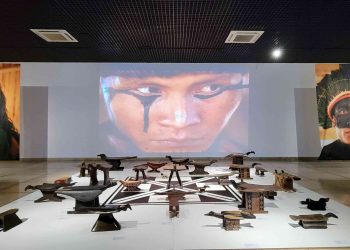 Vila Cultural Cora Coralina: mostra de bancos indígenas é prorrogada