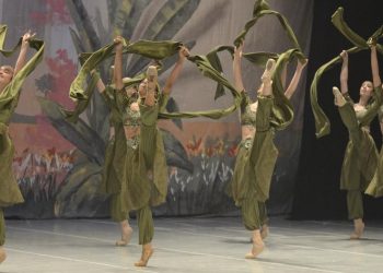 Basileu França: Alunos participam do maior festival de dança do Brasil