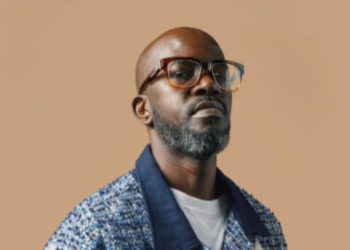 Black Coffee, eleito melhor DJ do mundo em 2024, se apresenta em Pirenópolis