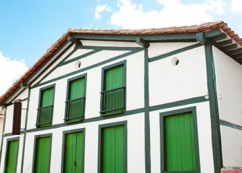 Governo de Goiás e Sesc firmam parceria para gestão do Teatro de Pirenópolis