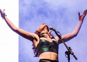 Cidade Rock recebe Salma Jô em show solo no Martim Cererê