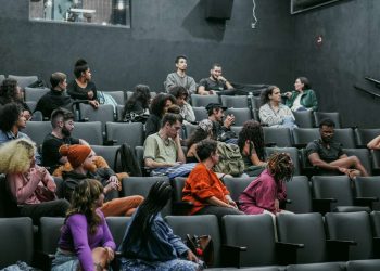 Escola de Artes Visuais recebe sessão itinerante do Cineclube Janela Lateral