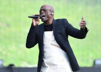 Seal abre venda de ingressos para shows no Brasil com turnê que celebra 30 anos de carreira