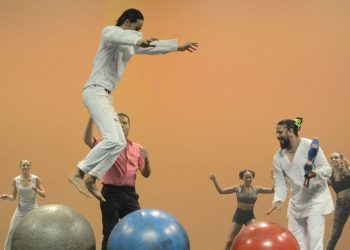 Escola de Circo do Basileu França apresenta Varieté e Pulso da Carne