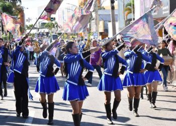 Aparecida celebra 104 anos com desfile cívico e bolo gigante