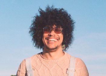 Goiânia recebe +um Tour com Dinho Almeida, do Boogarins, e Ottopapi