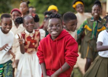 Coral de crianças Watoto faz apresentação gratuita em Goiânia
