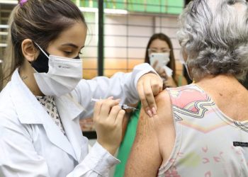 Dia D da Pessoa Idosa é realizado em Goiânia com atendimento clínico, vacinação e avaliação multidimensional