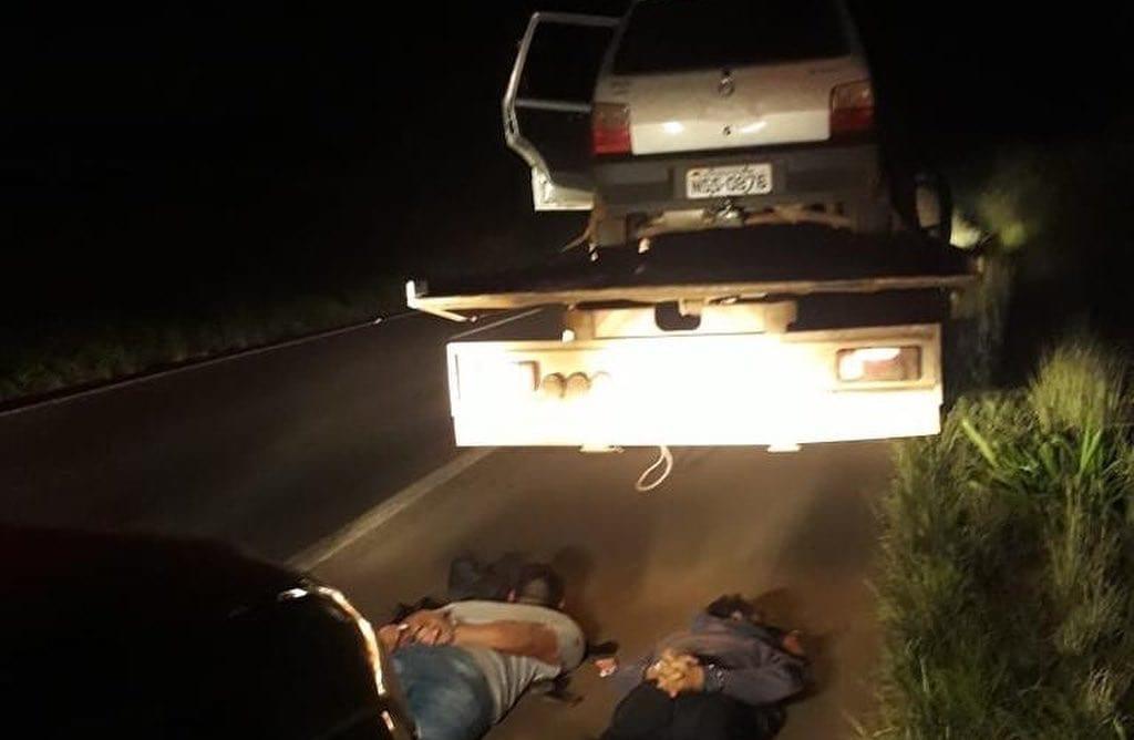 Após roubo, carro estraga e ladrões são presos ao chamar guincho, em Goiás