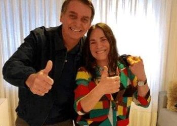 Bolsonaro vai a culto; nesta 2ª deve se encontrar com Regina Duarte no RJ