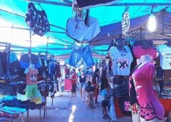 Feira Hippie fica alagada após fortes chuvas; Seinfra atua na região