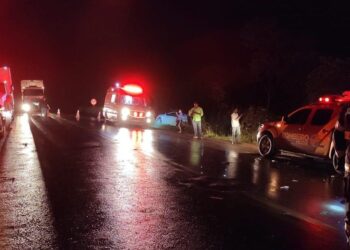 Frentista morre atropelado ao ajudar vítimas de acidente, em Goiás