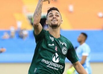 "Gratidão eterna", escreve atacante Michael em despedida do Goiás
