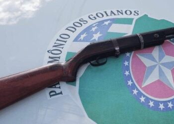 Homem é preso após atirar em nádegas de amigo com espingarda, em Anápolis