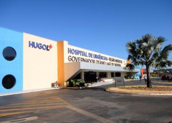Menina de 4 anos cai de sacada de prédio, em Trindade