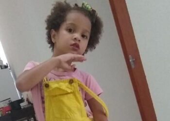 Menina de 4 anos que caiu de sacada de prédio, em Trindade, recebe alta do Hugol