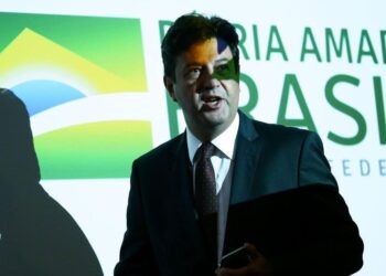 Ministro confirma primeiro caso suspeito de coronavírus no Brasil
