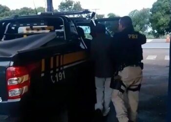 Procurado pela justiça, homem é preso pilotando bêbado e inabilitado, em Uruaçu