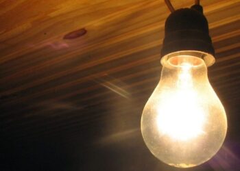 Projeto proíbe cobrança de taxa de religação de energia em Goiás