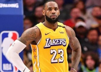 Sem Anthony Davis, LeBron James lidera Lakers na 7ª vitória consecutiva na NBA