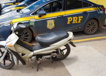 Sem CNH, motociclista é preso durante fuga, no Recanto das Emas