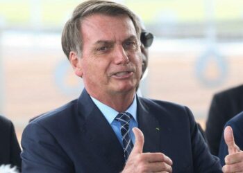Bolsonaro confirma envio de reforma administrativa só depois do carnaval