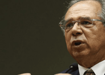 Deputado quer chamar Guedes para explicar 'parasita' na Câmara