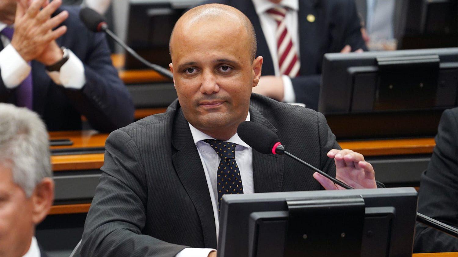 Deputado Vitor Hugo se desculpa por confundir Goiânia com Cidade de Goiás