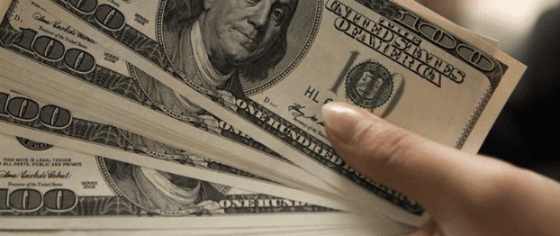 Dólar supera R$ 4,390 com exterior e mercado forçando leilão do BC