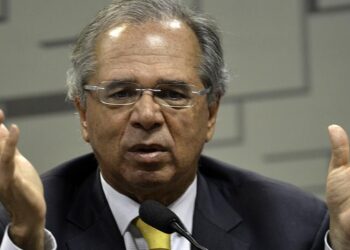Guedes diz que, com câmbio baixo, até Empregada doméstica estava indo para Disney
