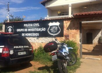 Homem é morto em casa na frente da família, em Aparecida de Goiânia