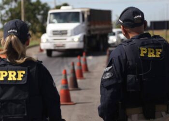 Homem é preso com CNH falsa comprada em posto de combustível, no DF